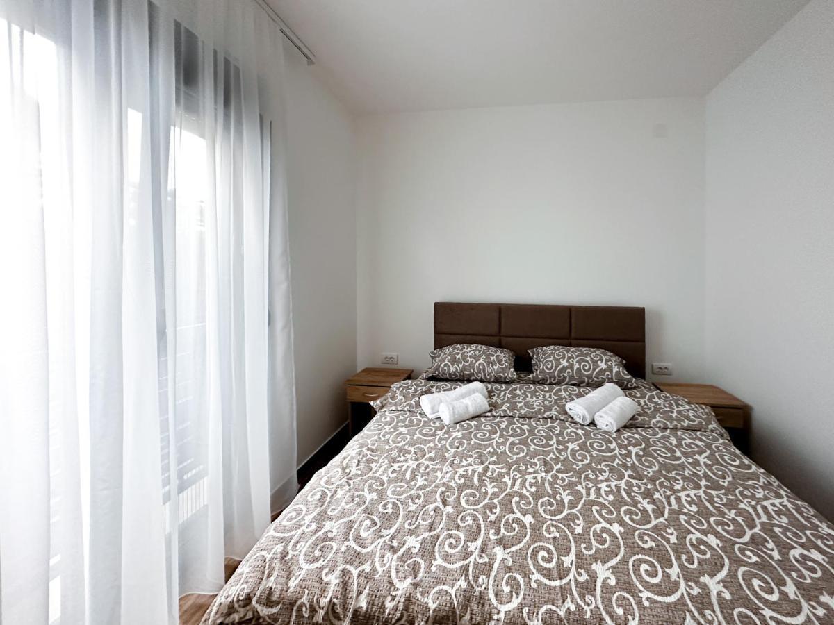 Kiko Apartmani Lux ズレニャニン エクステリア 写真