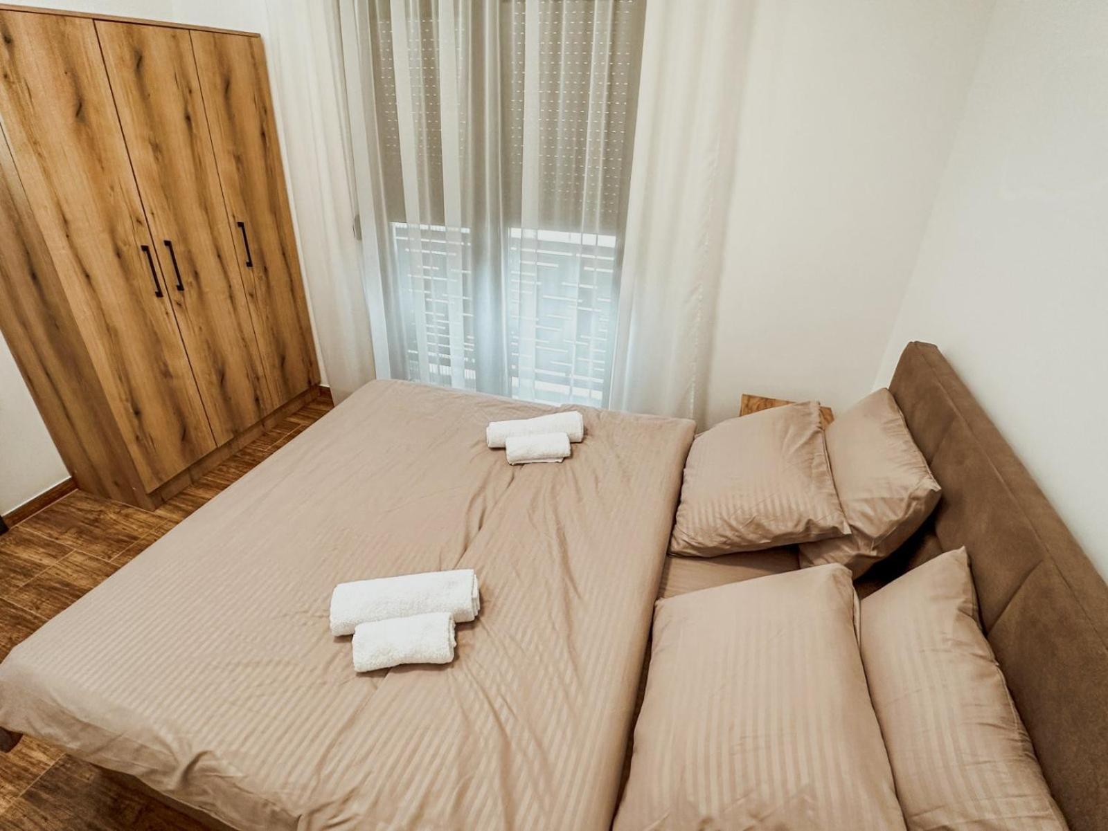 Kiko Apartmani Lux ズレニャニン エクステリア 写真
