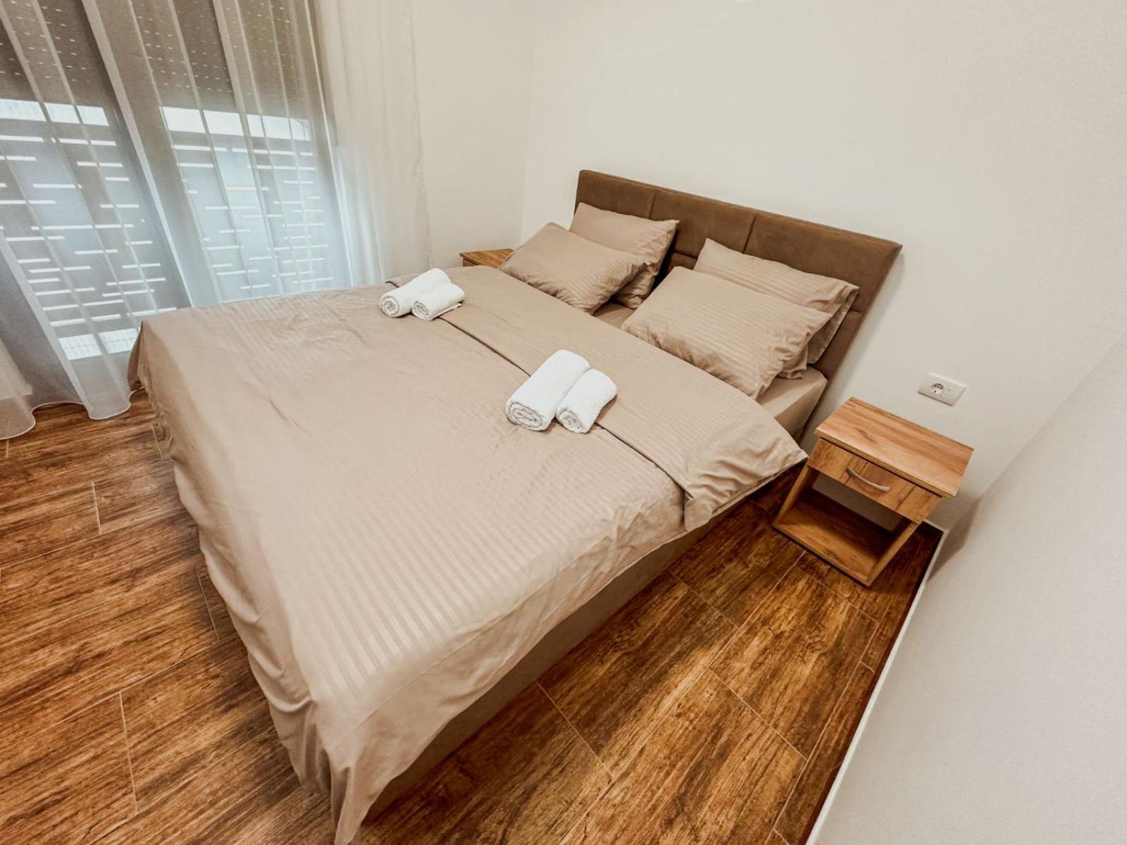 Kiko Apartmani Lux ズレニャニン エクステリア 写真