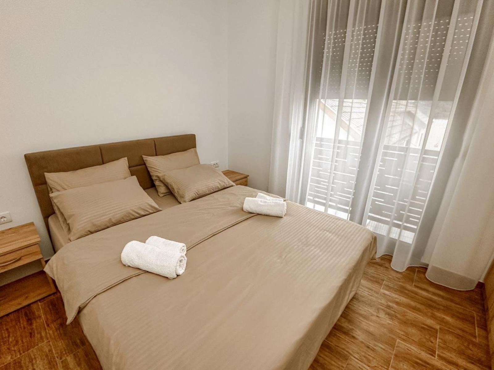 Kiko Apartmani Lux ズレニャニン エクステリア 写真